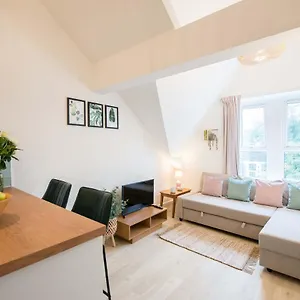 1 Bed Central Loft Near Stadium Apartment