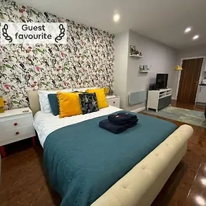 https://beach-3-mins-walk-2pm-check-in-private-garden.bournemouth-hotels.org