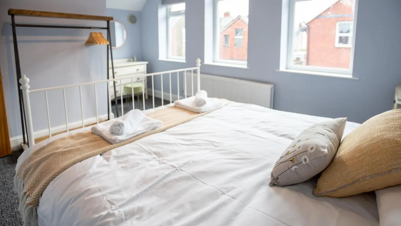 Vakantiehuis Lovely Coach House With Free Parking Cardiff