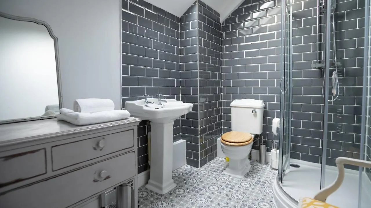 Holiday home Lovely Coach House With Free Parking Cardiff United Kingdom